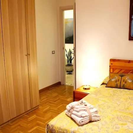 Antonio In Apartment *