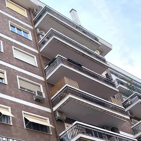 Antonio In 아파트 로마